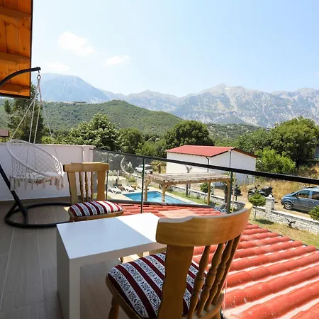 Micaj Luni Guest house *