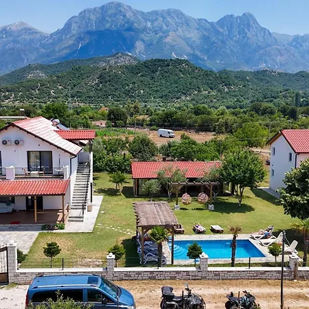 Guest house Micaj Luni *